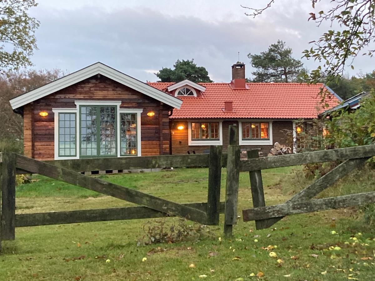 Sjoestugan Vallersvik Frillesås Kültér fotó